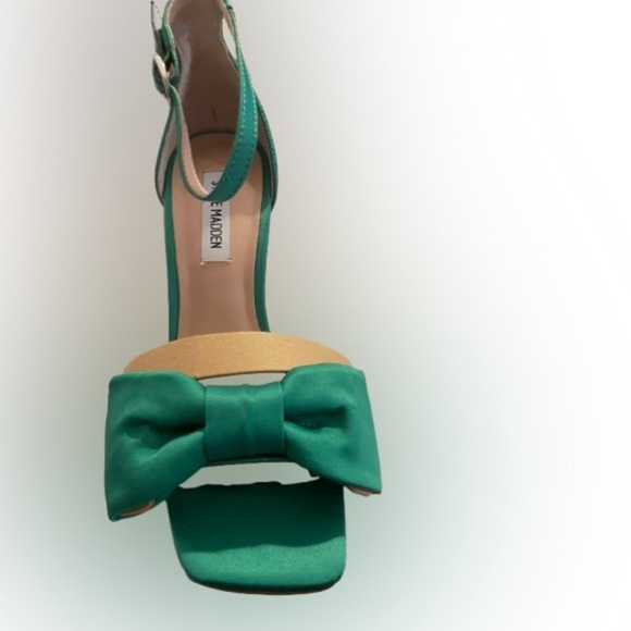 $43 plus shipping! Steve Madden Emerald Satin Heels - Picture 4 of 6